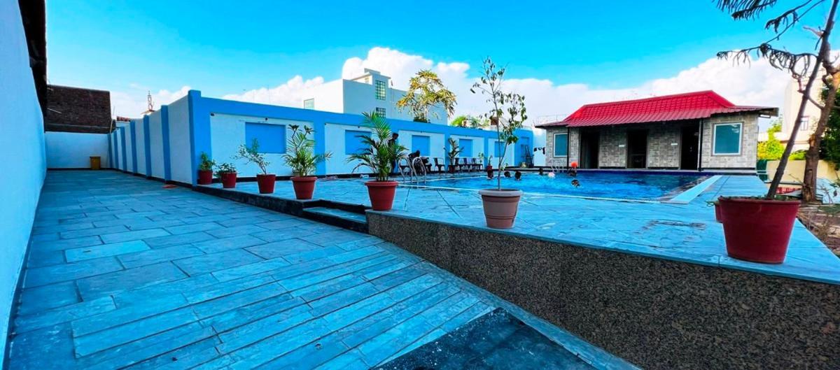 Hotel The Mewar Dabok Bagian luar foto